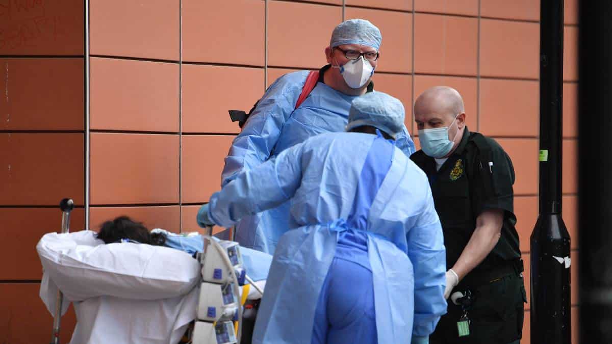 Hospitales en Londres se encuentran a punto de colapsar por pacientes con covid-19