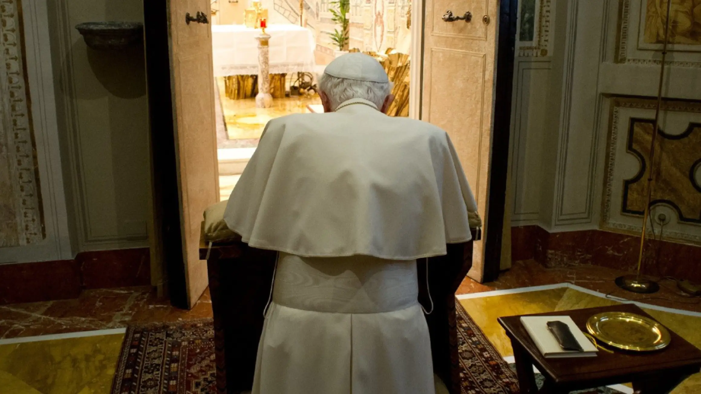 Los viajes, polémicas y escándalos que rodearon a Benedicto XVI