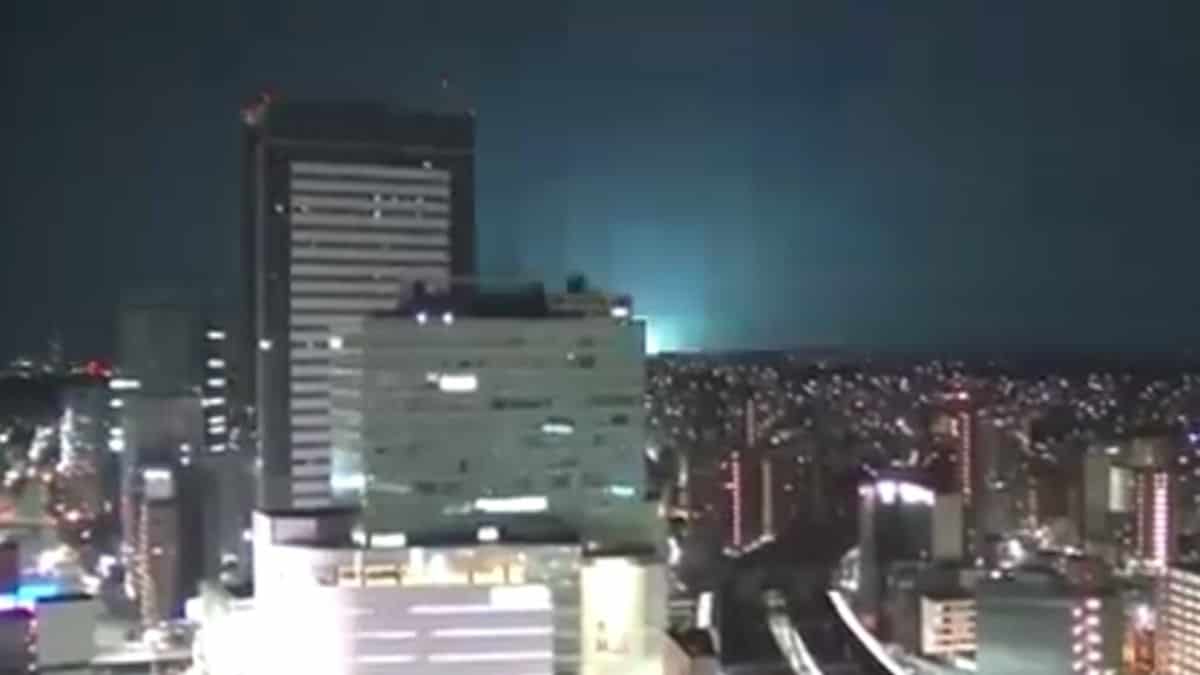 Temblor en Japón: ¿por qué aparecieron lucez azules en el cielo?