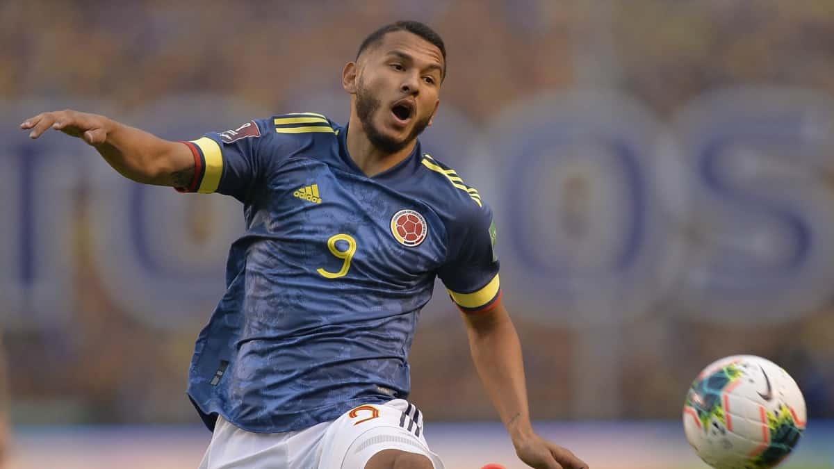 Luis Suárez jugando con Colombia contra Ecuador.