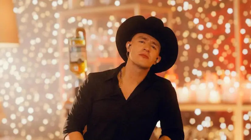 El bus que transportaba a Luis Alfonso fue atacado a piedra por hinchas.