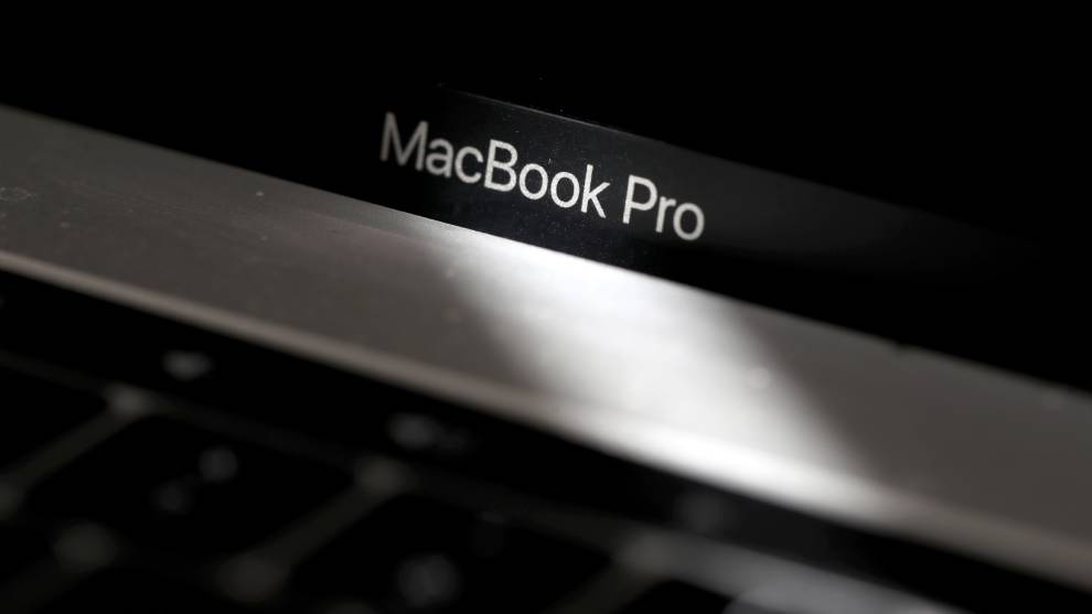 Foto: AFP Apple lanza su nuevo MacBook volviendo a una versión de teclado antigua