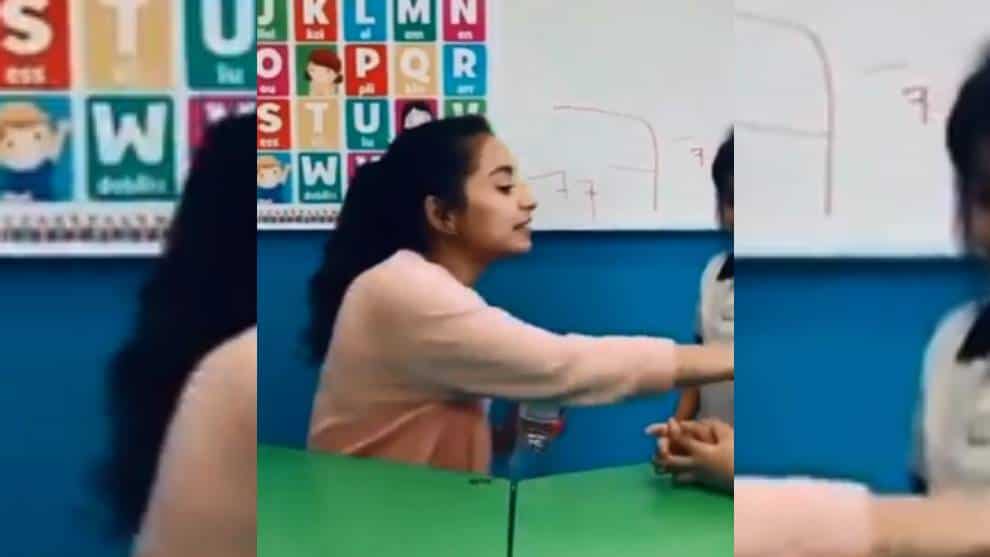 Despiden a una profesora por hacer una broma y burlarse de una alumna