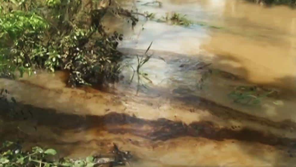 Emergencia ambiental por derrame de petróleo en zona rural de La Gloria, Cesar