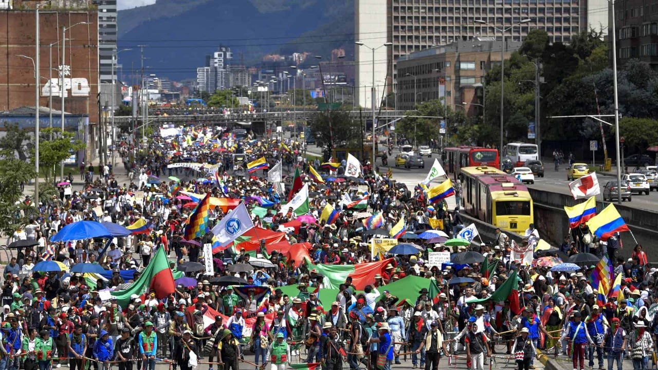 Así se vivió la jornada de marchas en contra del gobierno de Petro ...