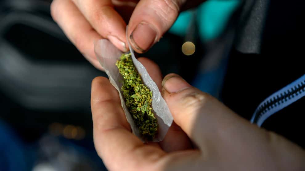 Meses atrás la Corte Constitucional tumbó la ley que prohibía la dosis mínima en espacio público. Foto: AFP