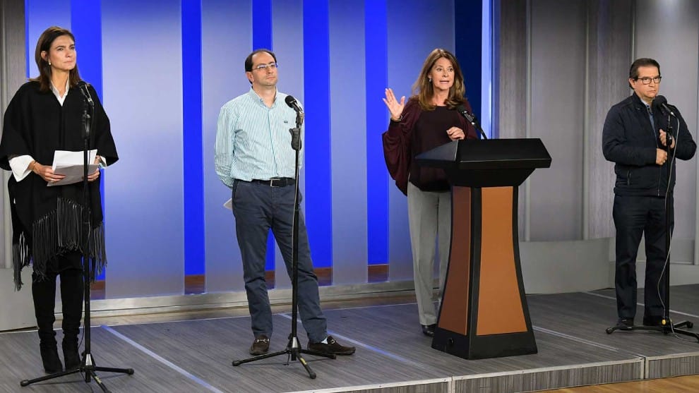 “No hay necesidad de salir a abastecernos para un mes” Marta Lucía Ramírez