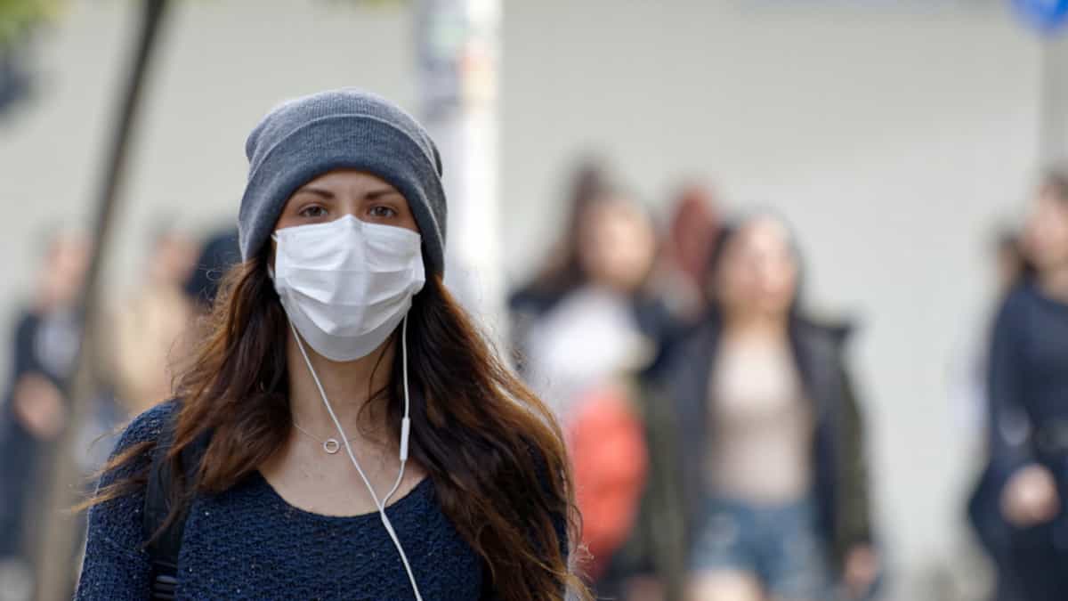 España eliminaría la obligación de usar tapabocas al aire libre