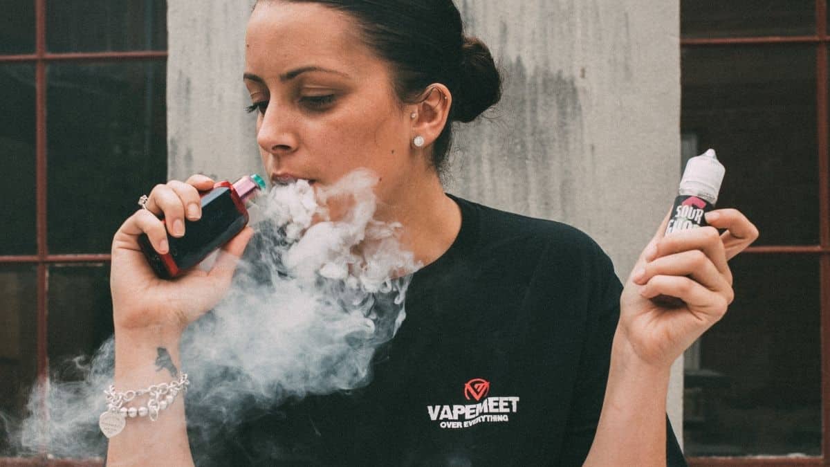 México prohibe los vapeadores y cigarros electrónicos