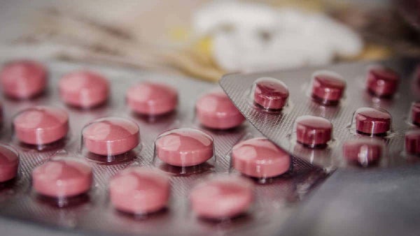 "Así venda la casa, no hay opción de compra": pacientes en riesgo por falta de medicamentos