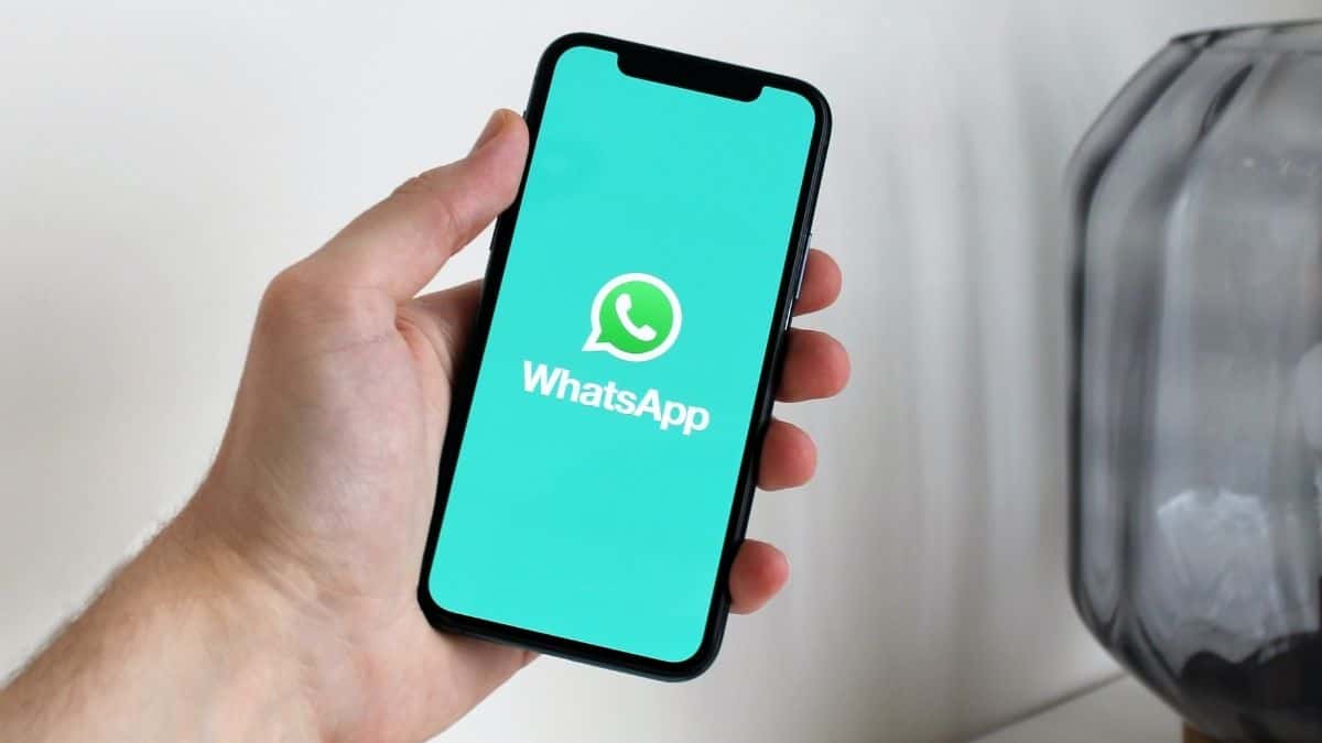WhatsApp prepara funciones para moderar los grupos