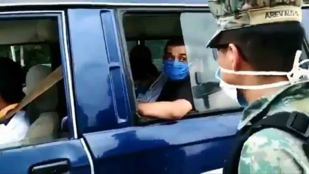 Familia hizo pasar por pasajero a un muerto por covid-19 en Ecuador