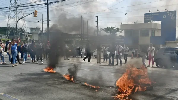 Motín en cárcel de Ecuador deja al menos tres muertos y varios heridos