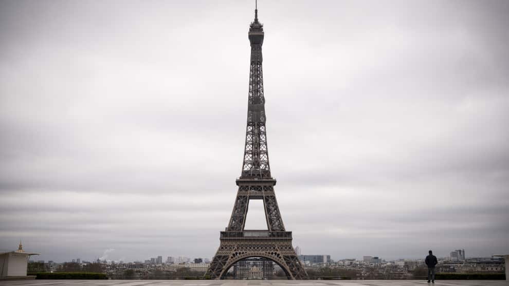 Francia reporta 112 muertes por coronavirus en 24 horas