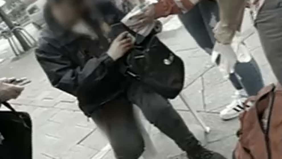 La mujer sufrió heridas en cabeza y manos.