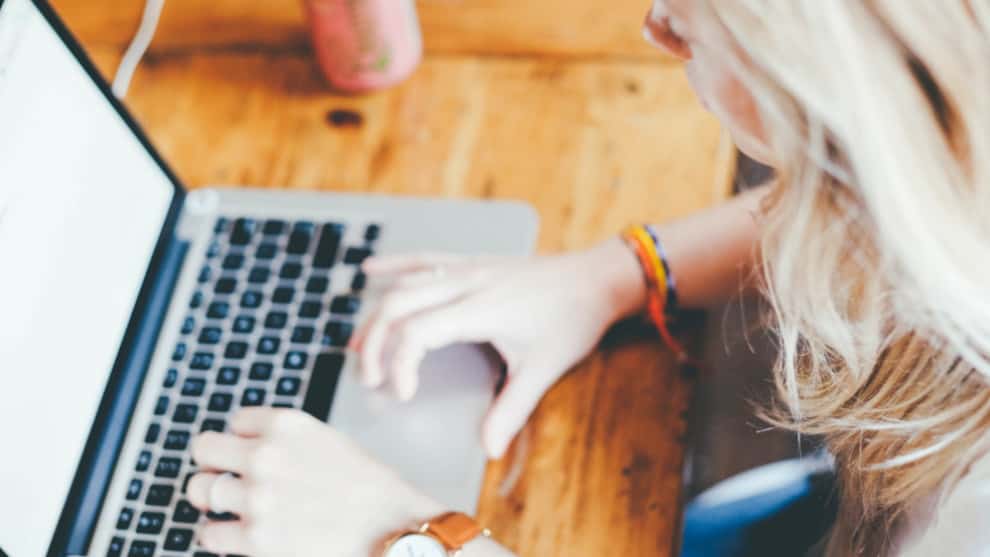 La mujer expresó sus opiniones sobre el hombre en Facebook.