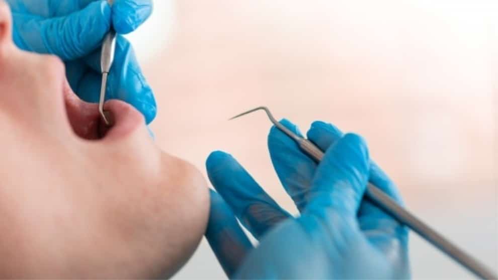 Una mujer muere desangrada luego de que le sacaran diez dientes