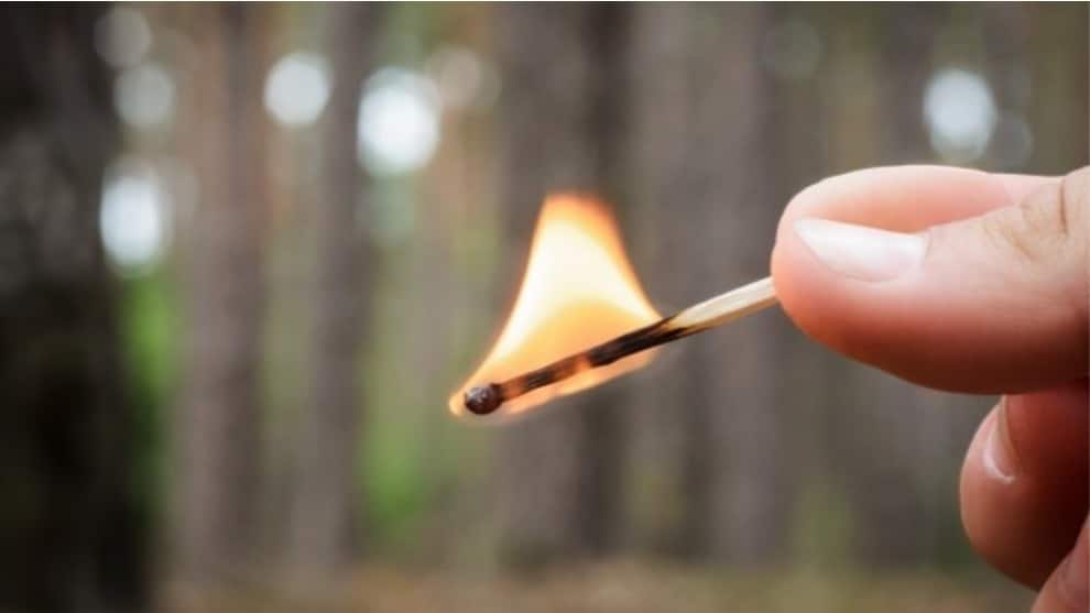 Mujer se prende fuego luego de que sus hijos se escaparan de casa