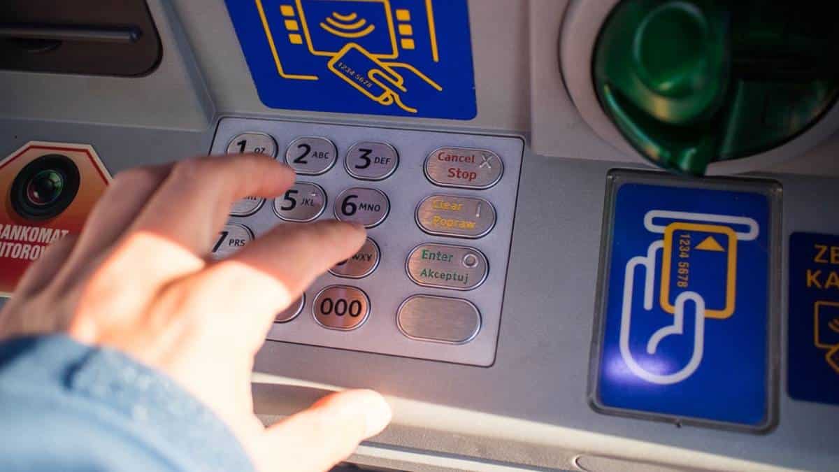 Superfinanciera multa a Scotiabank por cobrar transacciones gratuitas