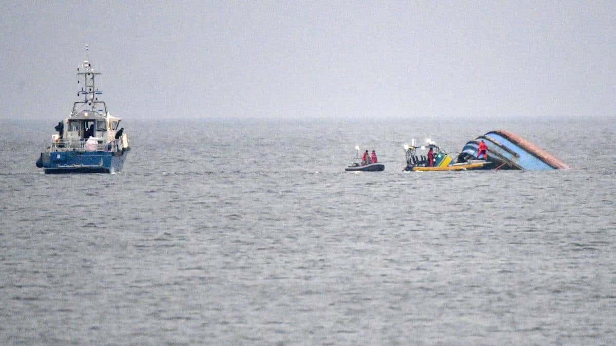 Continúa búsqueda de 39 desaparecidos durante naufragio en Florida