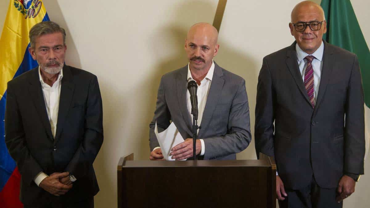 Régimen de Venezuela suspende participación en diálogo con oposición