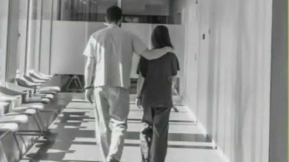 Con sus batas, Jackie y Abigaíl siguen salvando vidas y multiplicando la esperanza en medio de la tragedia que vive España.