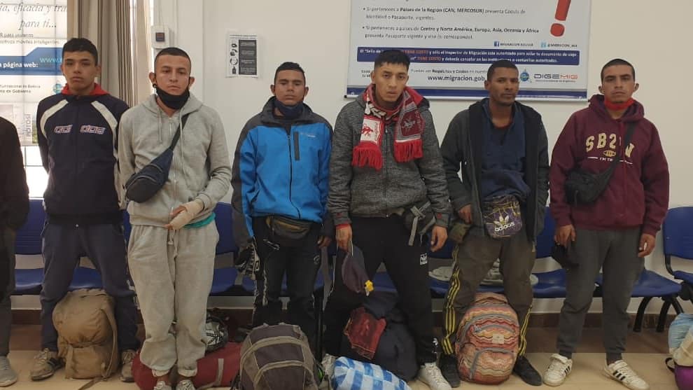 Bolivia sentencia a 13 colombianos por violar cierre fronterizo en emergencia por coronavirus.