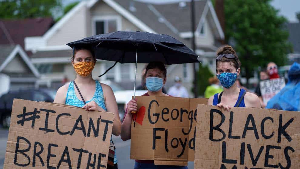 Muerte de afromaericano despierta indignación en Estados Unidos