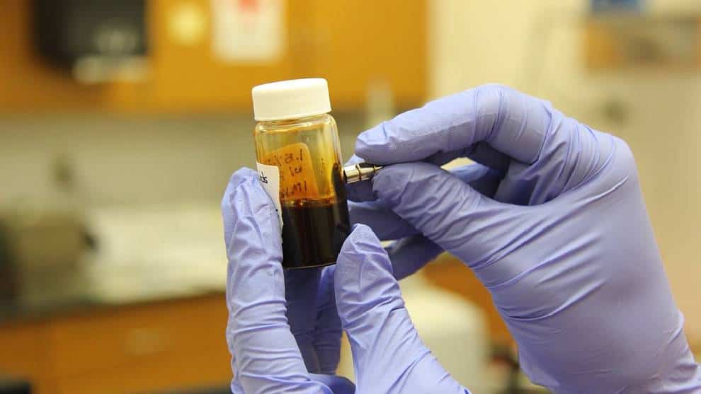 La mitad de los contagiados en Chile son menores de 40 años