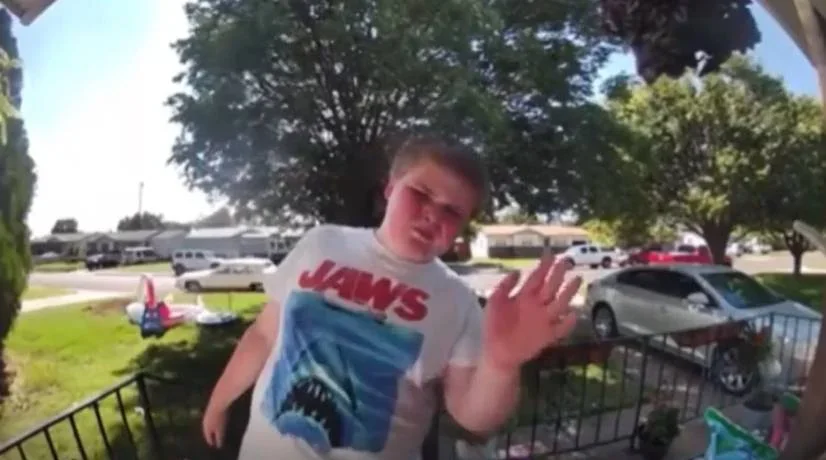 Shayden Walker, el niño que toca puerta a puerta para conseguir amigos porque sufre de bullying