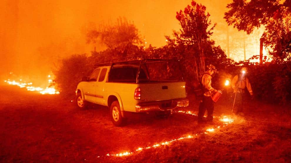 Niño de 14 años aprendió a manejar mientras huía de los incendios en California