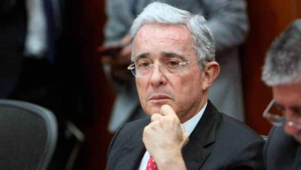 Expresidente Uribe presentó queja disciplinaria contra el ministro de Justicia Eduardo Montealegre