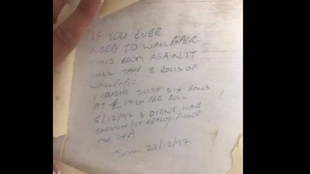 Curiosa carta de 20 años de antiguedad fue hallada bajo la pared de una casa en Londres