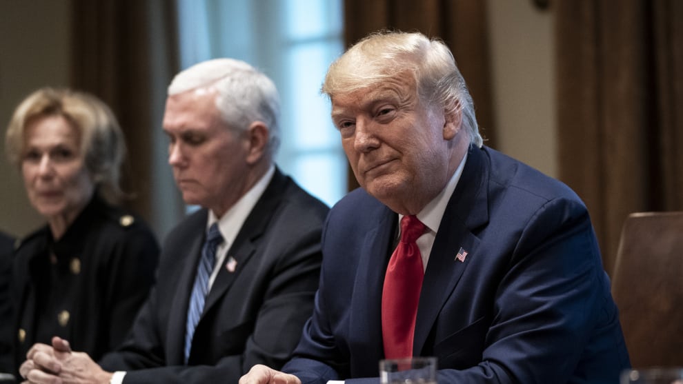 Trump afirma que existe un plan para afectar candidatura demócrata de Sanders en favor de Biden.