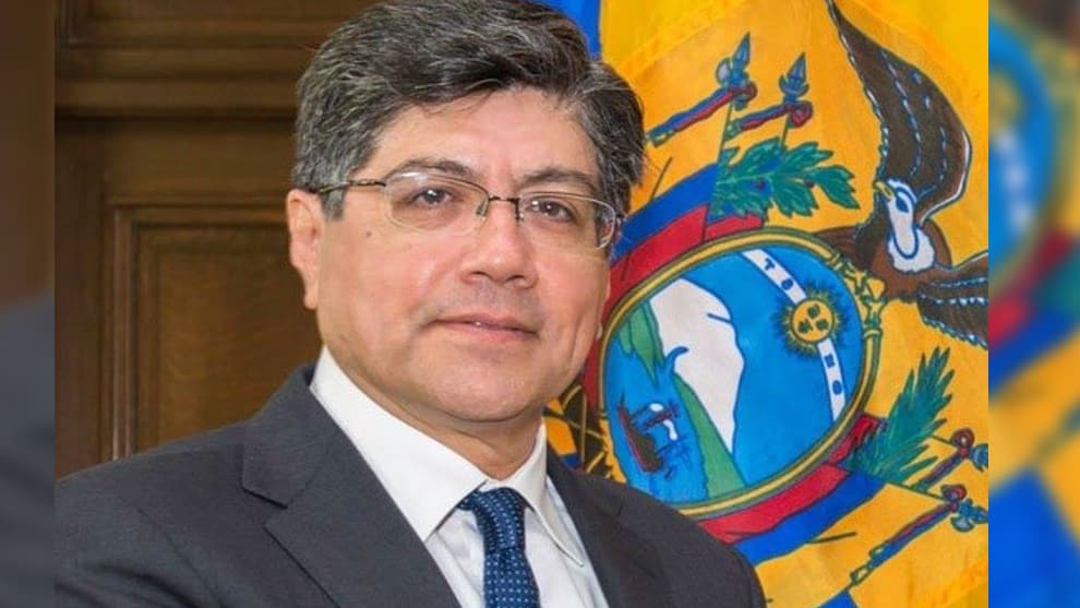 Renuncia canciller de Ecuador