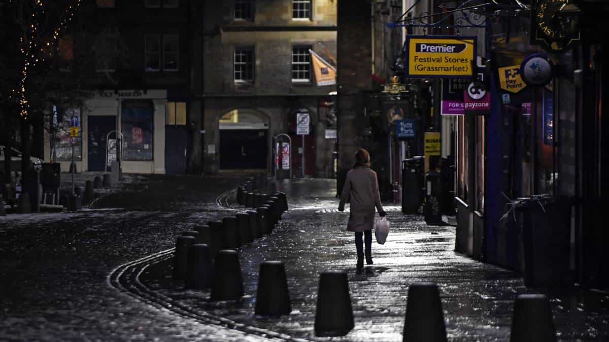 Anuncian nuevo confinamiento para Escocia durante todo enero
