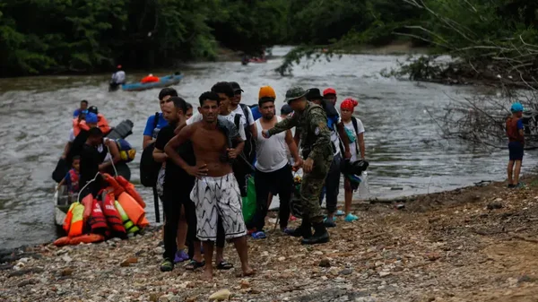 Acusan a los gobiernos de Panamá y Colombia de desproteger a migrantes que cruzan el Darién