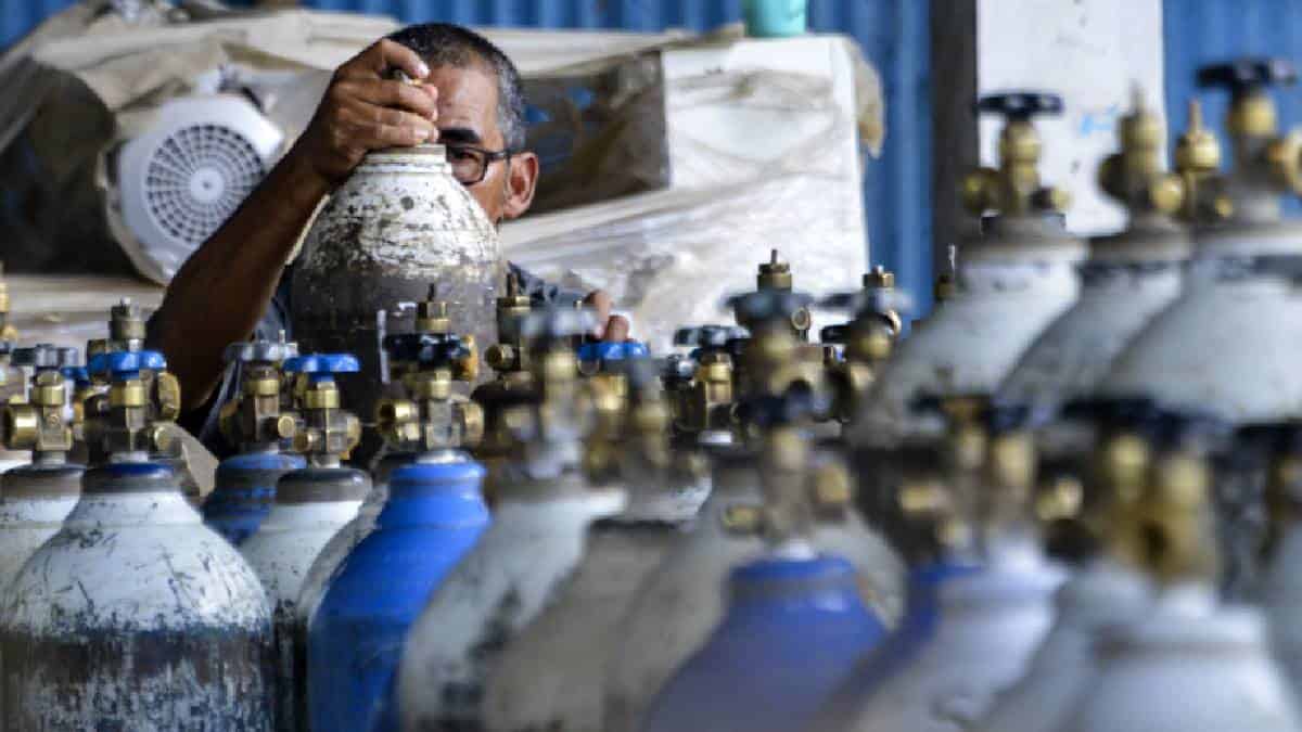 Covid-19 aumenta escasez mundial de botellas de oxígeno, según la ONU