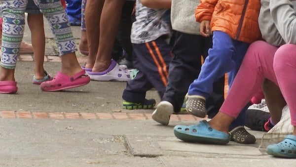 Por no tener dinero desalojan a 64 indígenas de ‘pagadiario’