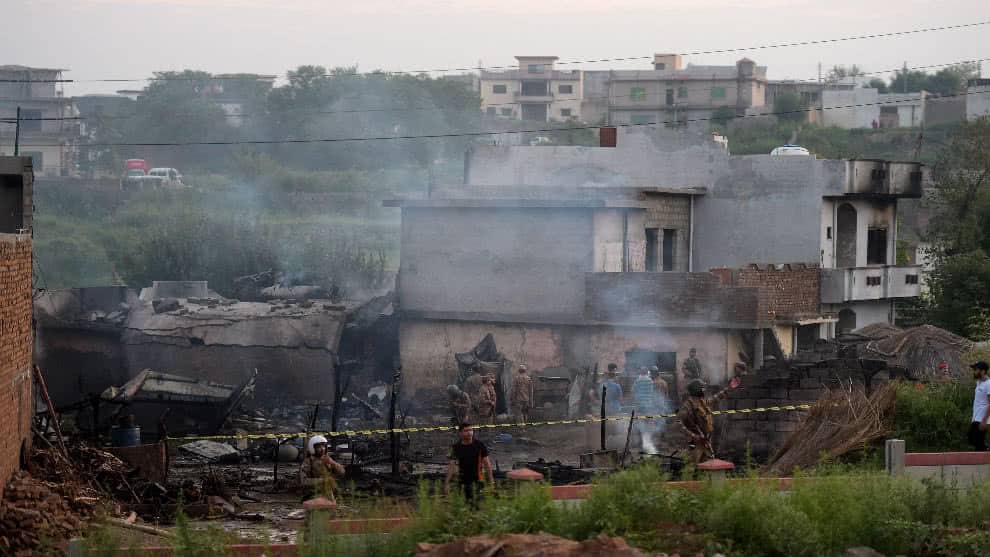 Avión se estrella en Pakistán