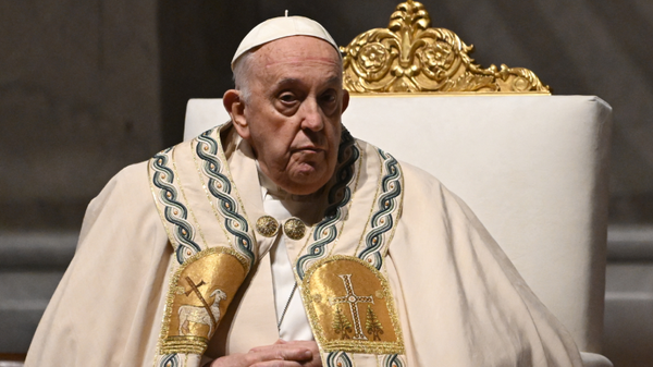 Francisco hizo cambios en el ritual del funeral de los papas y dice que no expondrá su cuerpo