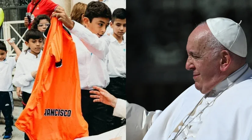Reacción del Papa Francisco al momento que un niño le entregó la camiseta del Envigado