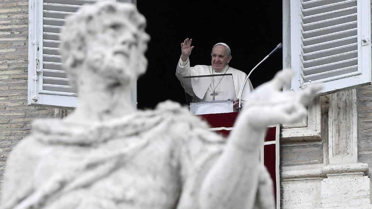 El papa Francisco limita las misas en latín