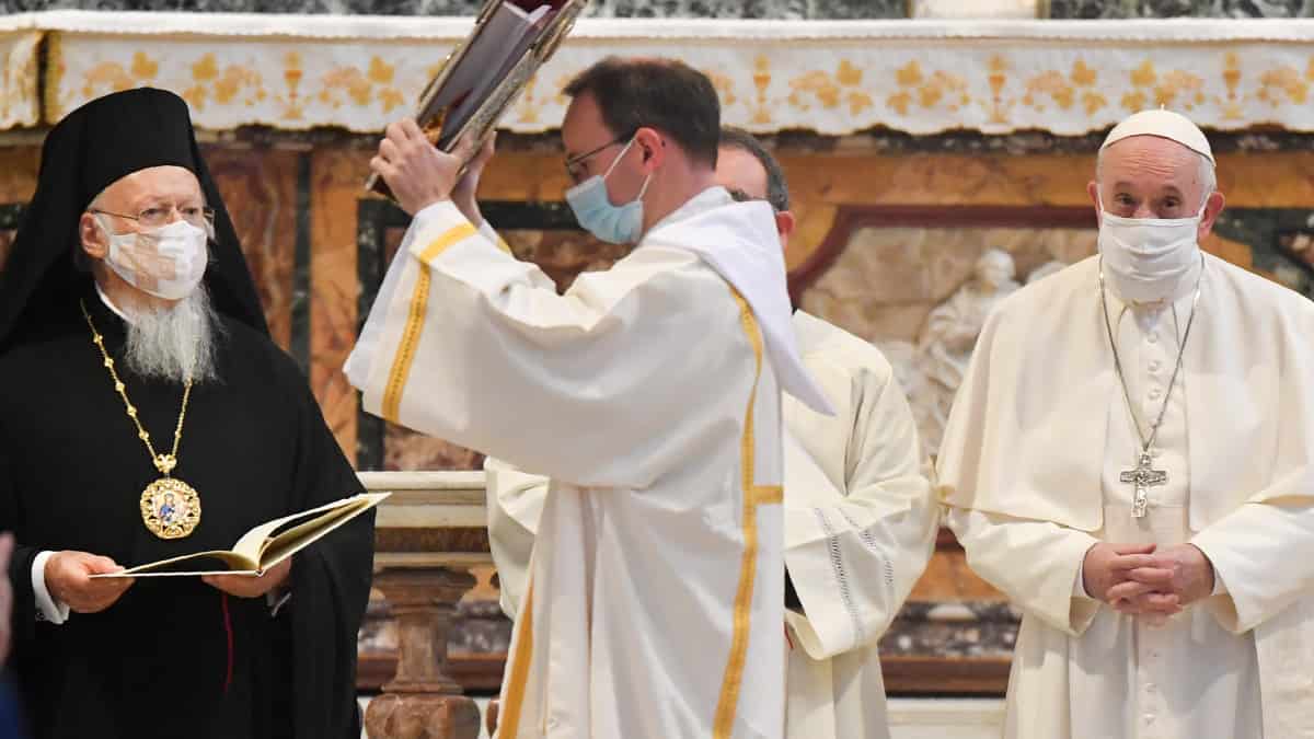 Papa Francisco y líderes de otras religiones oran en Roma para el fin de la pandemia