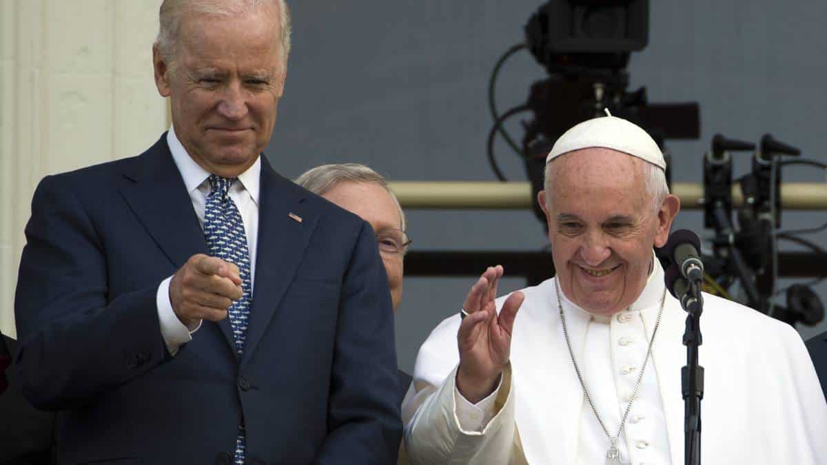 Papa Francisco dio sus felicitaciones y bendiciones a Joe Biden