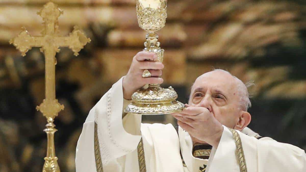 Papa Francisco debe anular varios compromisos por un dolor de ciática