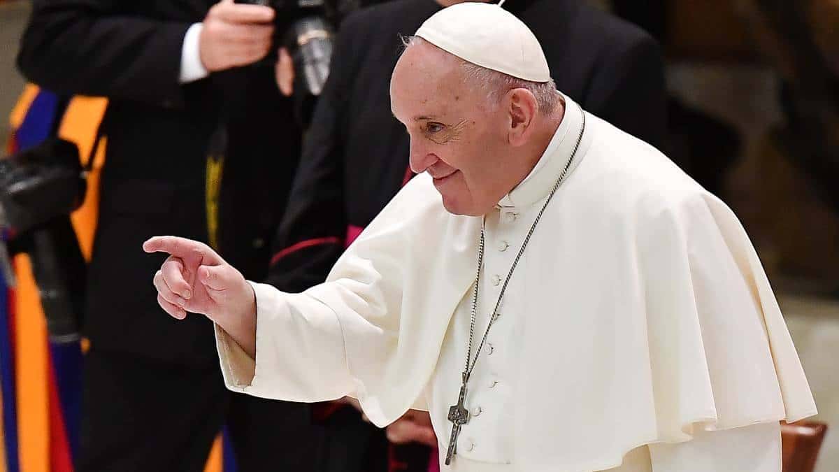 Luego de 11 días internado papa Francisco salió del hospital