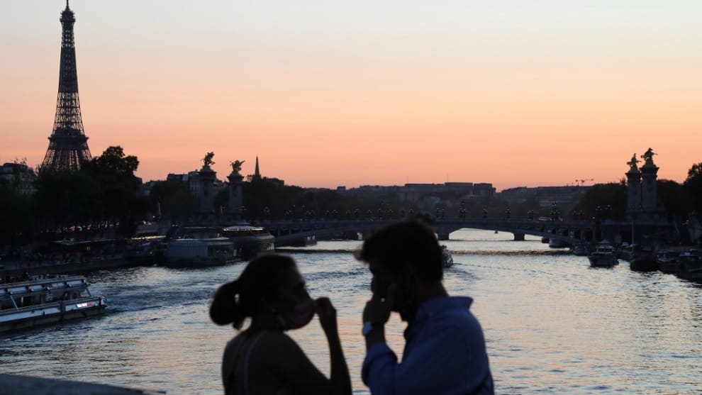Decretan toque de queda nocturno en París y otras ciudades de Francia por coronavirus