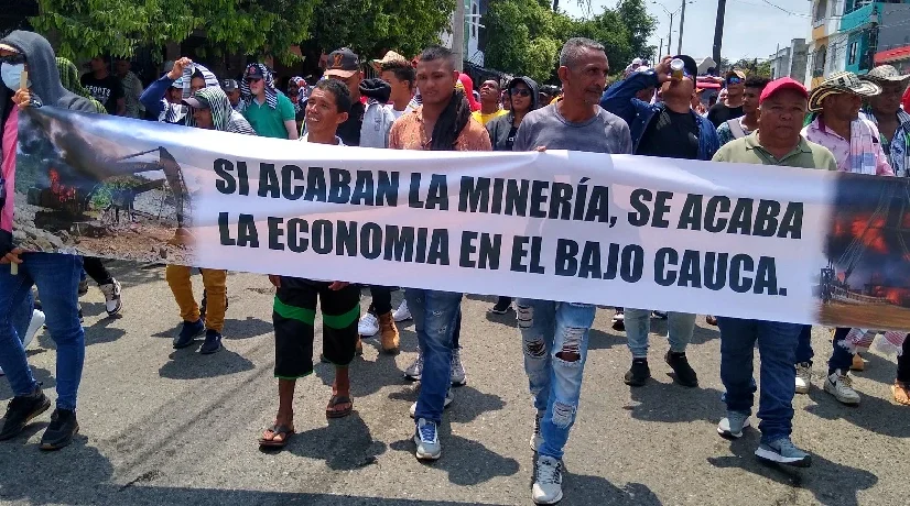 Camioneros piden levantar paro de mineros en bajo Cauca