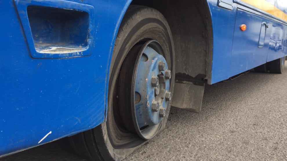 Bus del SITP vandalizado.